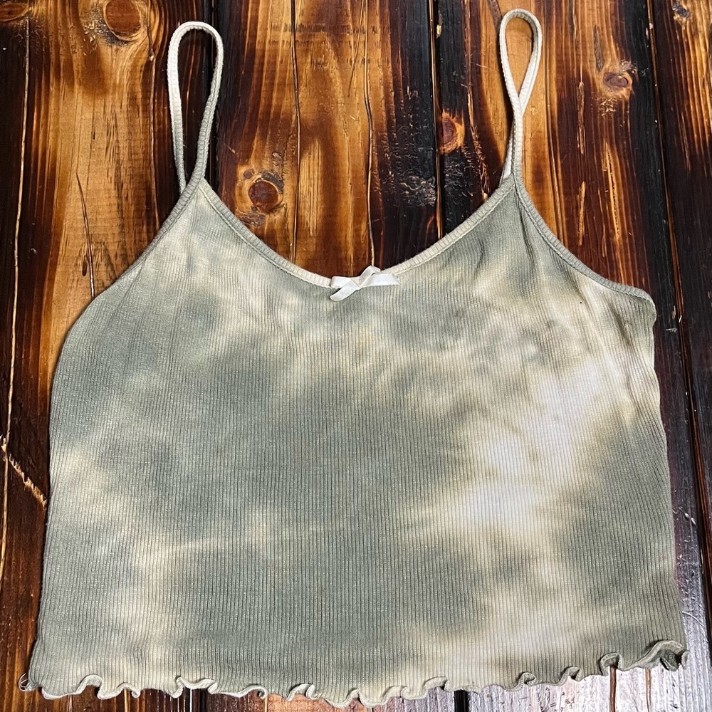 Simple ribbed tie dye tank top with bow.